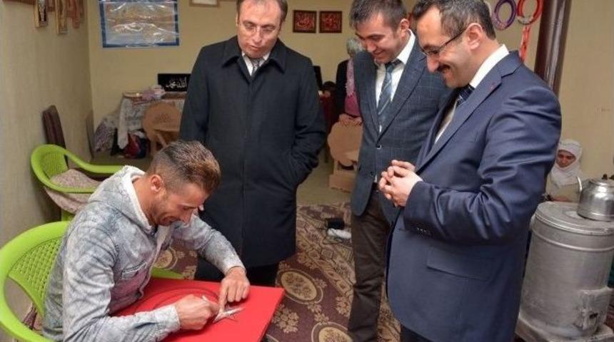 Başkan Vekili Akg&uuml;l, Dekoratif El Sanatları Kursunu Ziyaret Etti