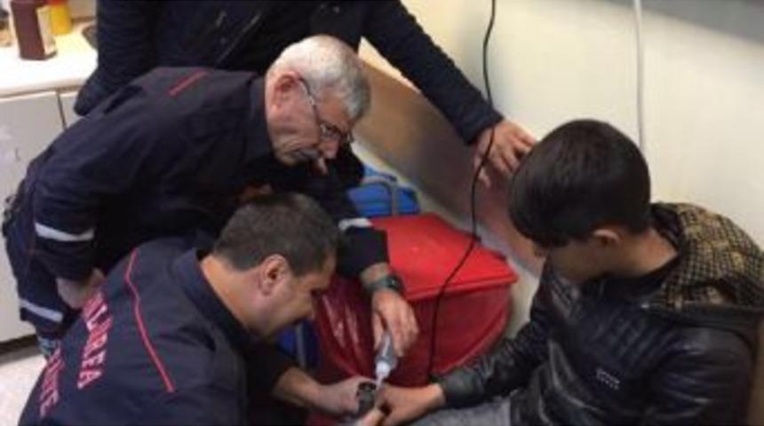 Parmakta Sıkışan Y&uuml;z&uuml;k Spiralle &Ccedil;ıkarıldı