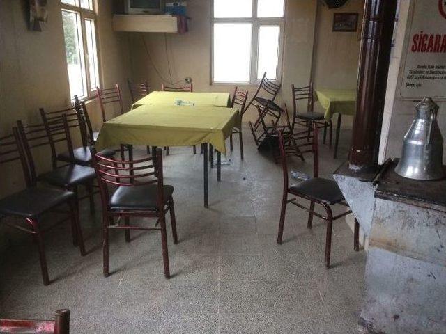 K&ouml;y Kahvehanesine Silahlar Konuştu 1