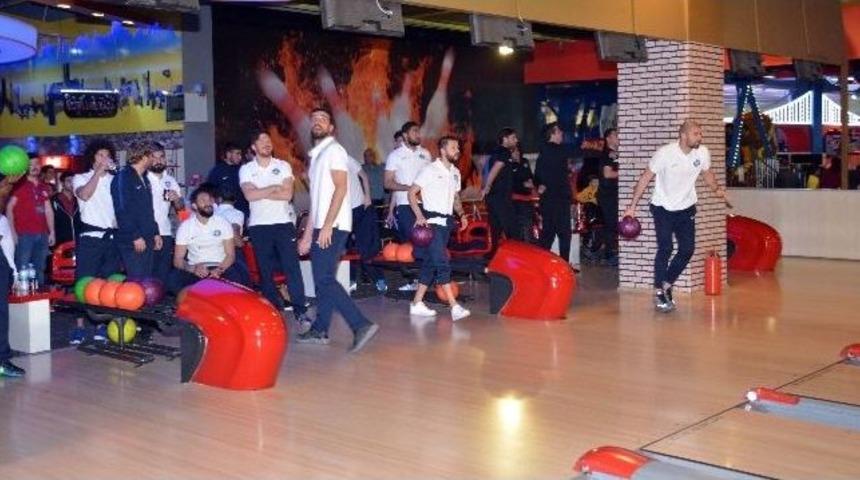 Adana Demirsporlu Futbolcuların Bowling Keyfi