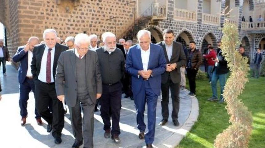 Z&uuml;lf&uuml; Livaneli Ve Diyalog Grubu'ndan Ahmet T&uuml;rk'e Ziyaret