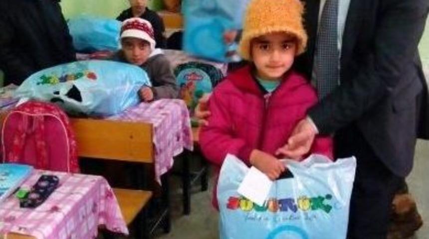 Baykan&rsquo;da &Ouml;ğrencilere Giyim Yardımı