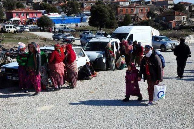 Deprem Bölgesine Yardım Yağıyor