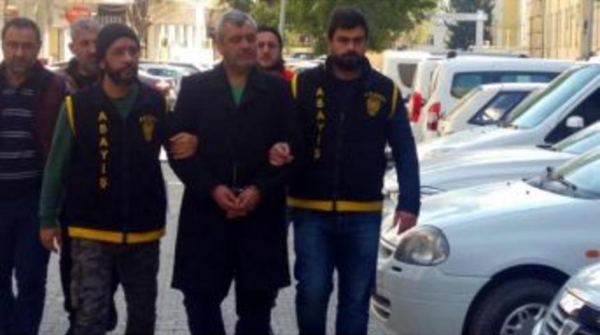 33 Yıl Hapis Cezasıyla Aranan &Ccedil;ete &Uuml;yesi Evde Yakalandı