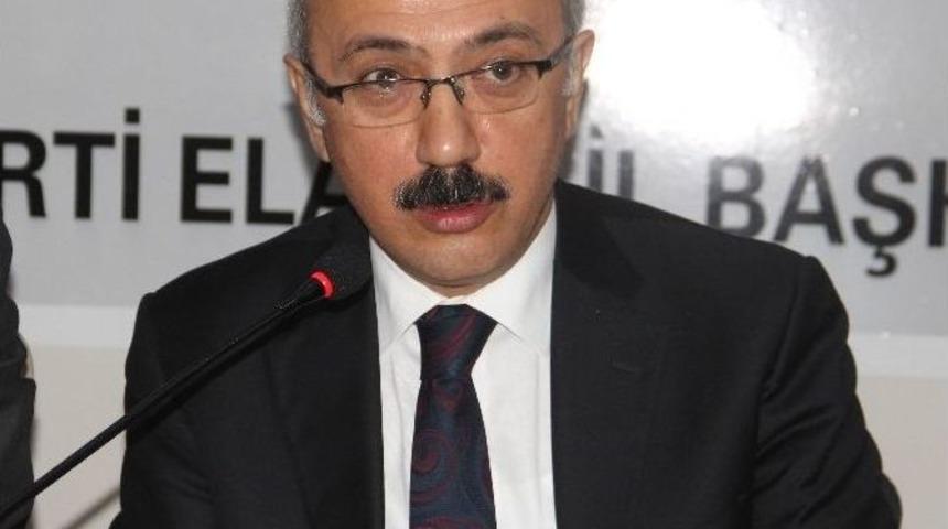 Kalkınma Bakanı L&uuml;tfi Elvan: "anayasa Değişikliği İle Milleti Siyasetin Merkezine Oturtuyoruz"