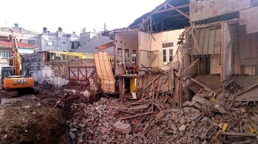 S&ouml;ke&rsquo;de İnşaat Temel Kazısı Tarihi Binayı G&ouml;&ccedil;&uuml;rd&uuml;