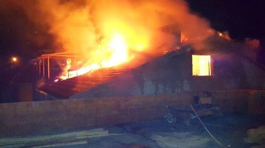 &Ccedil;atı Yangını Korkuttu