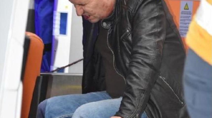 Kontrolden &Ccedil;ıkan Otomobil Yan Devrildi: 2 Yaralı