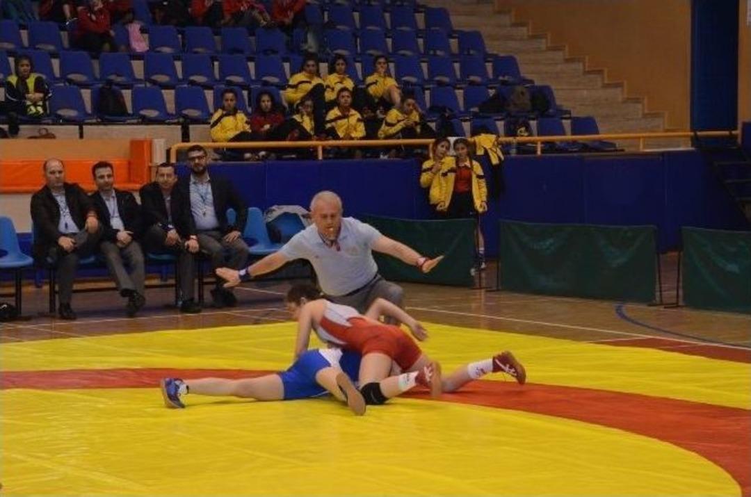 Yıldız Bayanlar G&uuml;reş T&uuml;rkiye Şampiyonası Aydın&rsquo;da Başladı