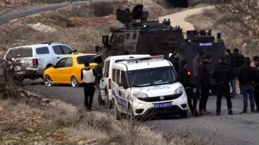 Eşini Ve &Ccedil;ocuklarını Rehin Aldı, 12 Saattir Ikna Olmadı