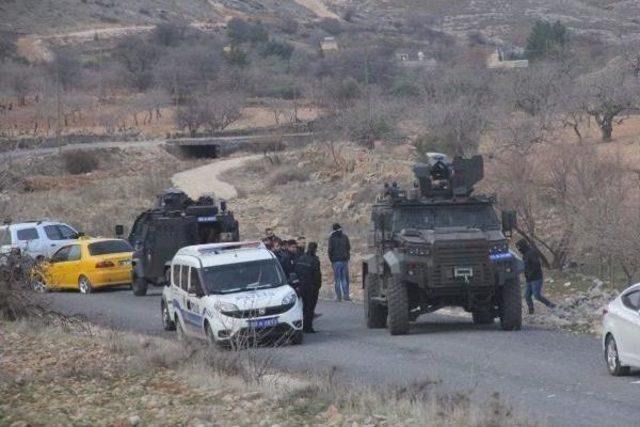 Eşini Ve Çocuklarını Rehin Aldı, 12 Saattir Ikna Olmadı