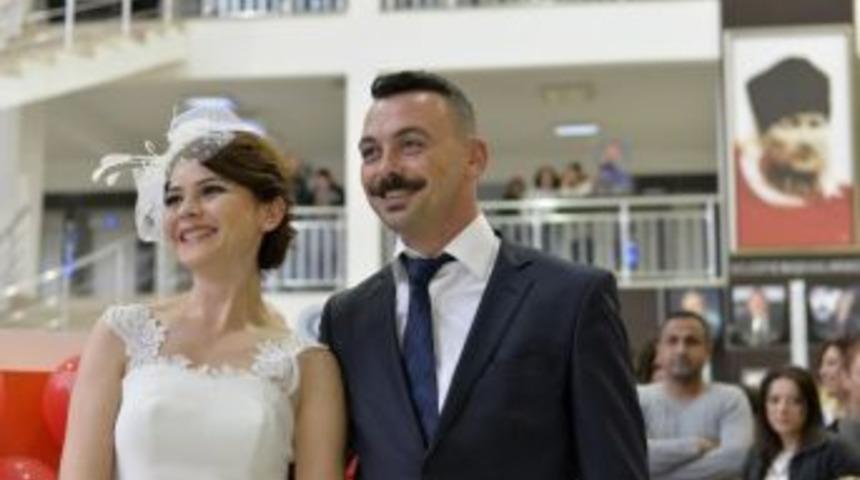 Muratapaşa&rsquo;dan Sevgililer G&uuml;n&uuml;nde 15 Dakikada Bir Nikah