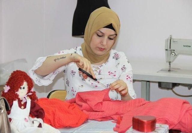 Atık Kumaşlar Kadınların Ellerinde Yeniden Şekilleniyor 1