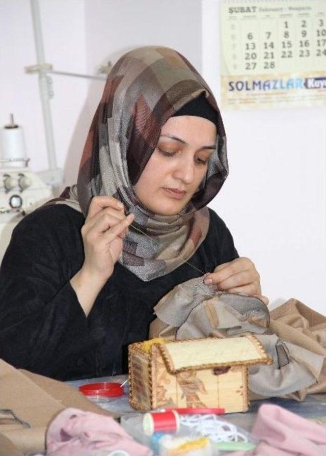 Atık Kumaşlar Kadınların Ellerinde Yeniden Şekilleniyor 3