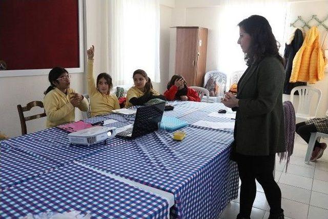 Urla’da Çocuklar İçin İnsan Hakları Eğitimi