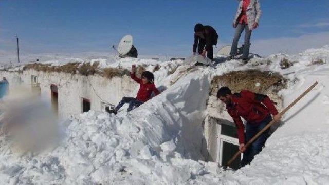 Damlardan Atılan Kar, Çocukları Sevindirdi 1