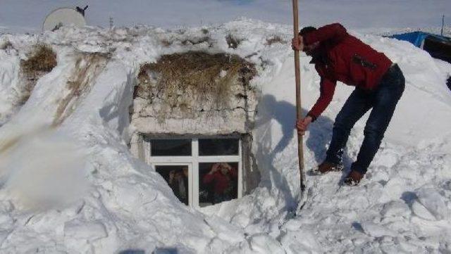 Damlardan Atılan Kar, Çocukları Sevindirdi 2