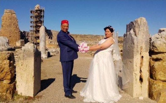 Ka&ccedil;arak Evlenen &Ccedil;iftten, 29 Yıl Sonra Dillere Destan D&uuml;ğ&uuml;n 2