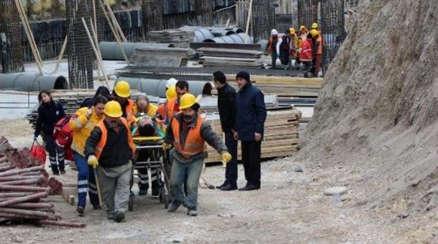 Bolu'da Belediye Binası Inşaatından D&uuml;şen 2 Iş&ccedil;i Yaralandı