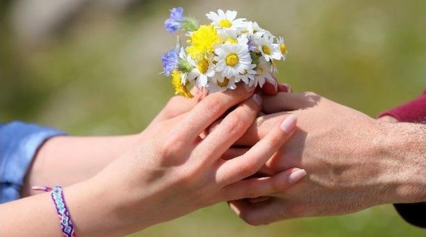 Benzerimize Aşık Oluyoruz