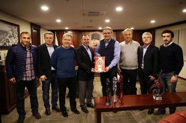 Karşıyaka&rsquo;da Uyumayan Başkan 2