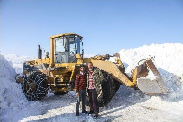 Kepçe Operatörlerinin Zorlu Kış Mesaisi