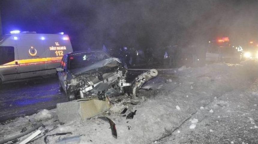 Polislerin Kullandığı Otomobiller &Ccedil;arpıştı: 1 Yaralı