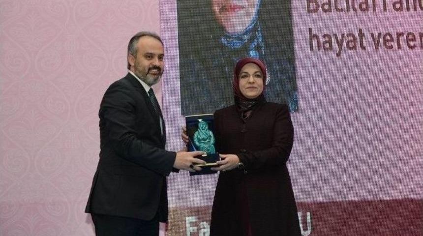 Başkan Toru&rsquo;ya &ldquo;bacıbey&rdquo; &Ouml;d&uuml;l&uuml;