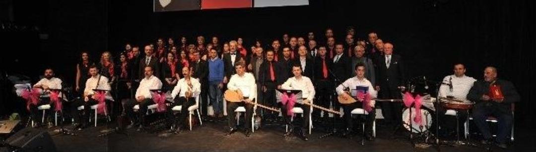 Boz&uuml;y&uuml;k Halk Eğitim Merkezi T&uuml;rk Halk M&uuml;ziği Korosu&rsquo;ndan Unutulmaz Konser
