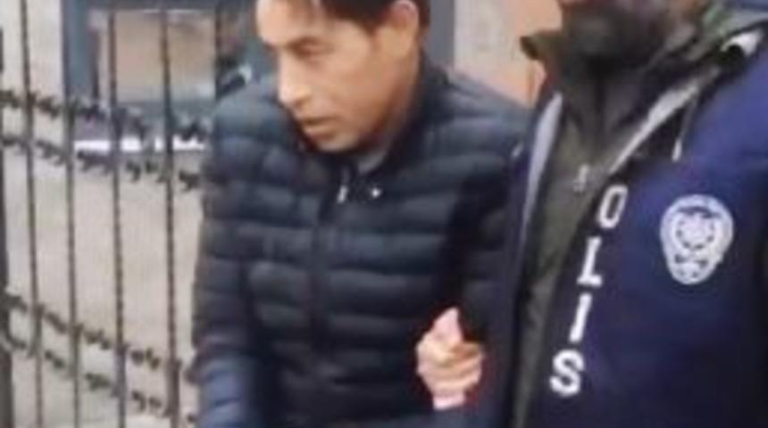 Otob&uuml;sten Inen Kadını Ormana G&ouml;t&uuml;r&uuml;p Y&uuml;z&uuml;ğ&uuml;n&uuml; Gasp Etti