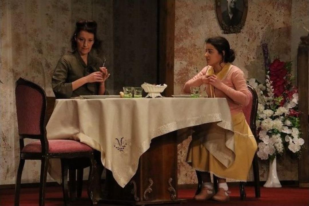 Sır&ccedil;a K&uuml;mes&rsquo;e Tiyatro Severlerden Yoğun İlgi