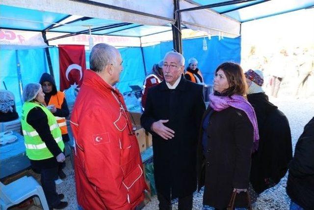 Burhaniye Belediyesinden Depremzedelere Yardım