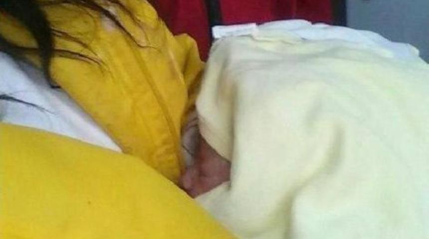 112 Ambulasında Doğum Yaptı