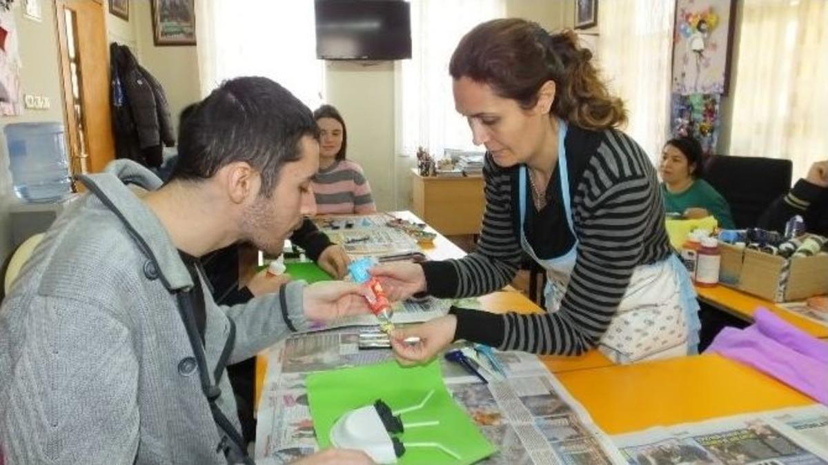 Burhaniye&rsquo; De Engeller Eğitimle Aşılıyor