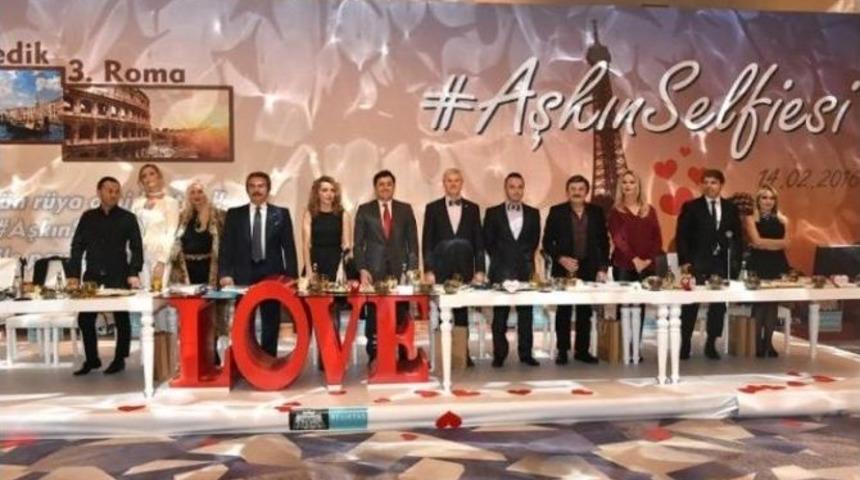 Yılın &Ccedil;iftini &Uuml;nl&uuml;ler Se&ccedil;iyor