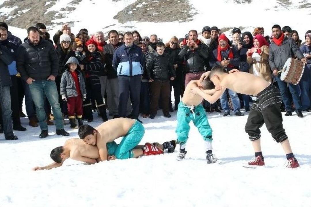 Pehlivanlar &rsquo;kar Meydanı&rsquo;na &Ccedil;ıktı