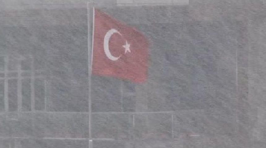 Taksim Meydanı Ve &Ccedil;evresinde Kar