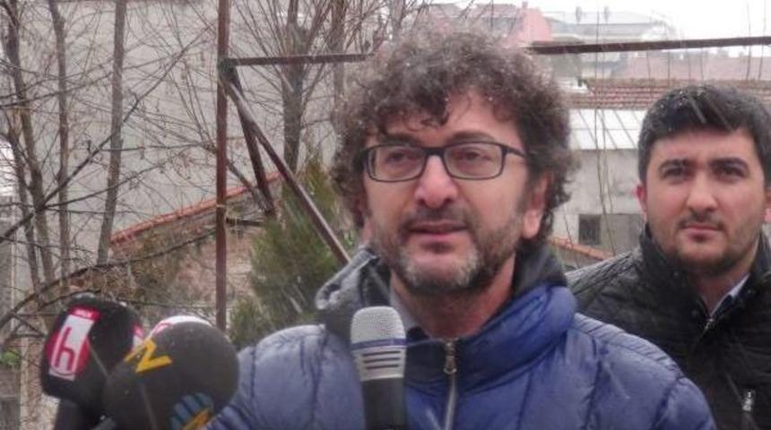 İhra&ccedil; Edilen Profes&ouml;rden Kar Yağışı Altında Ders