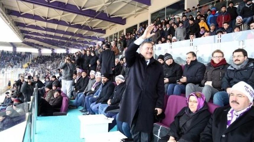 Bakan Eroğlu&rsquo;nun Gol Sevinci Kamerada