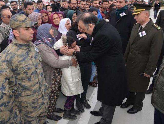 Şehit Uzman Çavuşun Cenazesi Denizli'de Gözyaşlarıyla Karşıladı