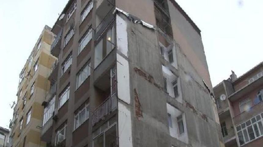 Zabıtanın M&uuml;h&uuml;rleyip Boşalttığı Binadaki 11 Dairenin Tamamı Soyuldu