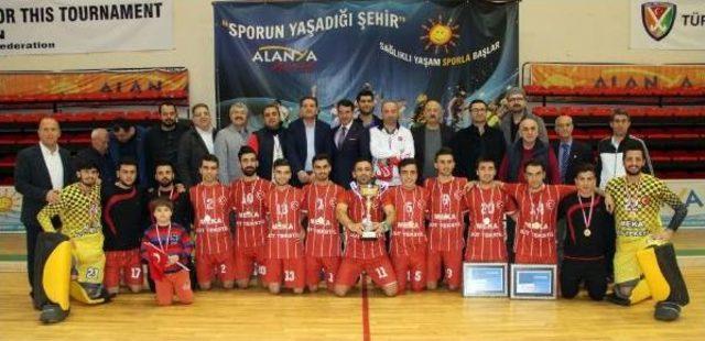 Avrupa Hokey Şampiyonası nda Şampiyon Gaziantep Polisg&uuml;c&uuml; 3