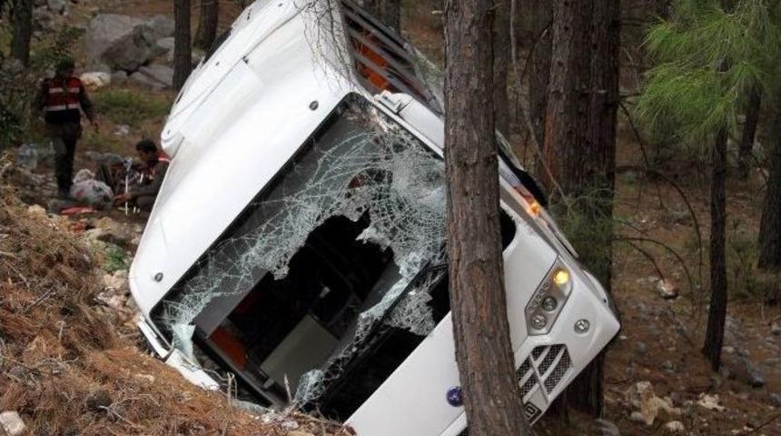 Antalya’da Trafik Kazası: 2 Ölü 9 Yaralı (2)