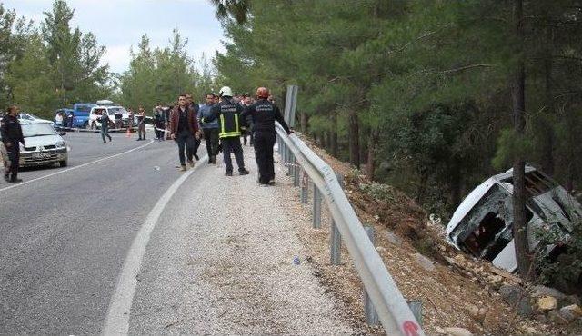 Antalya’da Trafik Kazası: 2 Ölü 9 Yaralı (2) 2