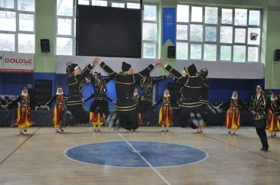 Artvin&rsquo;de Halk Oyunları Yarışması