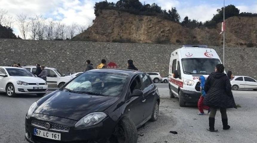 Alkoll&uuml; S&uuml;r&uuml;c&uuml; Ref&uuml;je &Ccedil;ıktı: 2 Yaralı