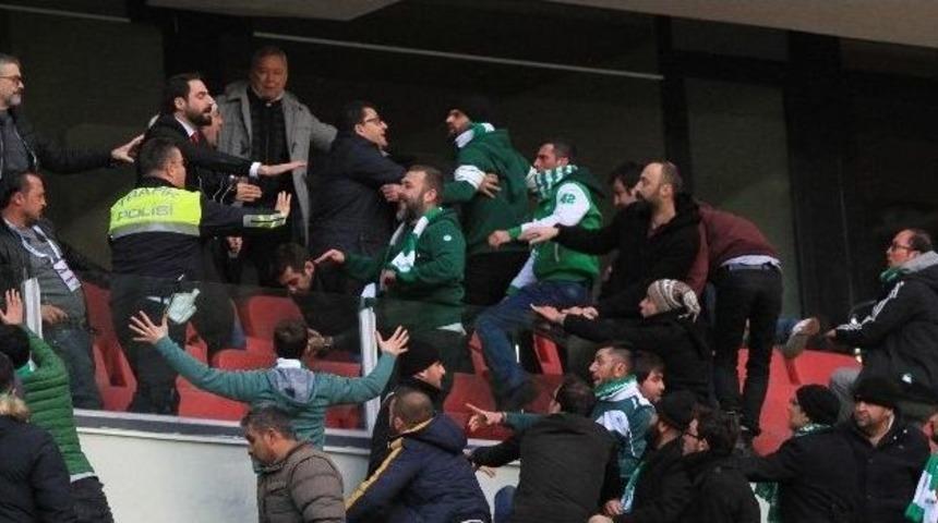 Antalyaspor Başkanı &Ouml;zt&uuml;rk&rsquo;e Saldırı