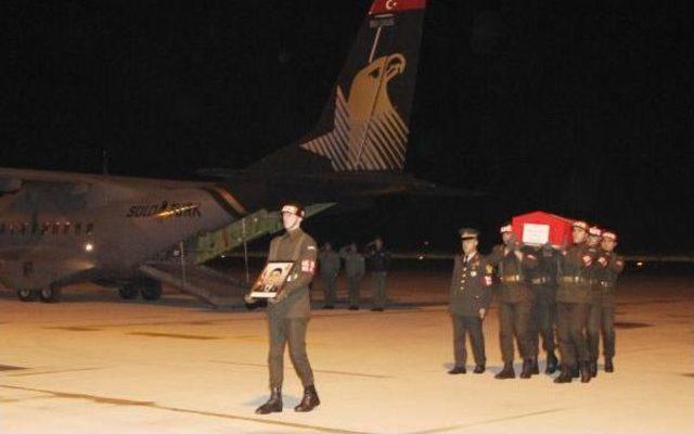 Şehit Teğmenin Cenazesi, Ordu-Giresun Havalimanı&rsquo;Na Getirildi 1