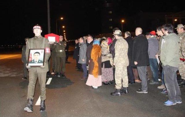 Şehit Teğmenin Cenazesi, Ordu-Giresun Havalimanı&rsquo;Na Getirildi 3
