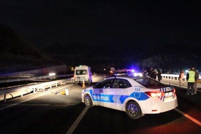 Patlayan Lastiği Değiştirmek Isterken Tır'ın Çarptığı Sürücü Öldü